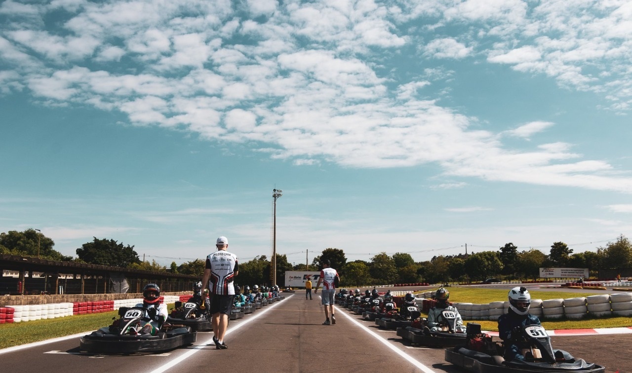 Corrida de Kart: 20 voltas (Estacionamento do Via Sul)